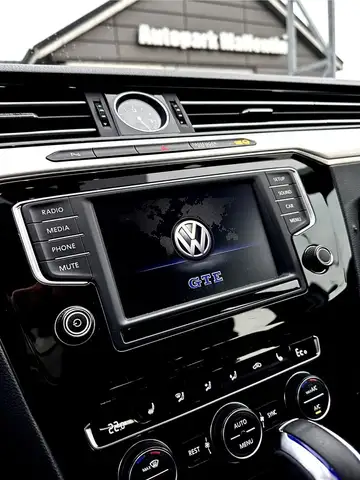 Volkswagen Passat view 11