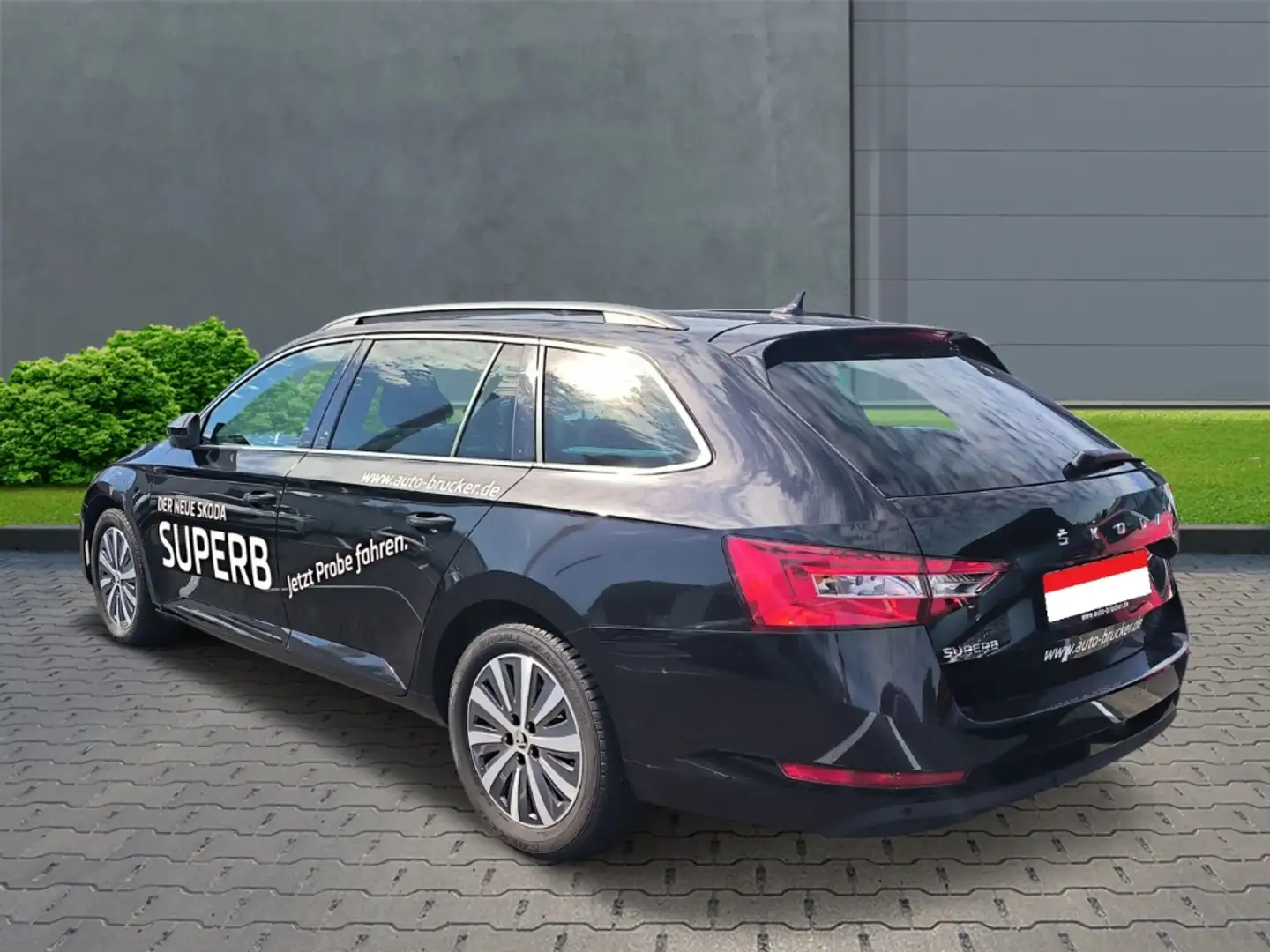 Skoda Superb Combi Ambition 2.0 TDI Navi el.Heckklappe Schwarz - 2