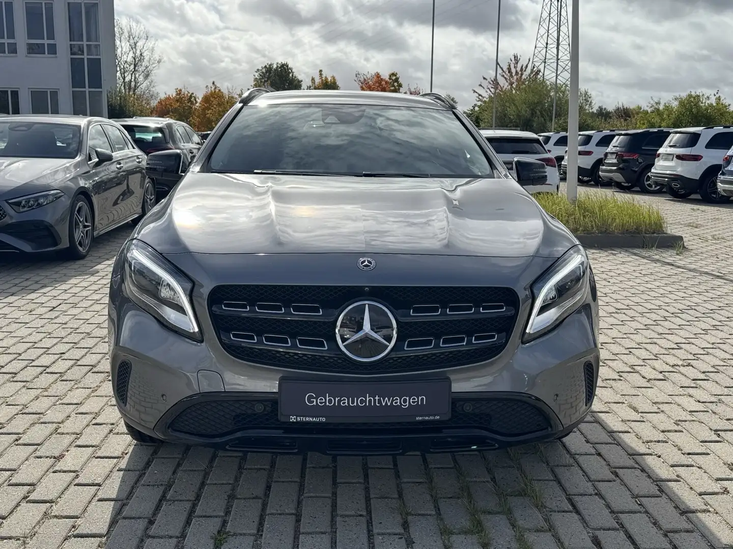 Mercedes-Benz GLA 220 GLA 220 4M Urban/Navi/Distronic/Keyless-Go/Autom. Grau - 2