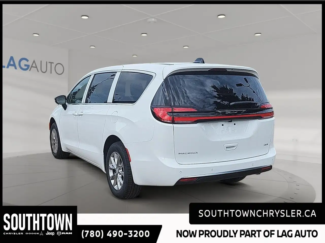Chrysler Pacifica photo Chrysler Pacifica