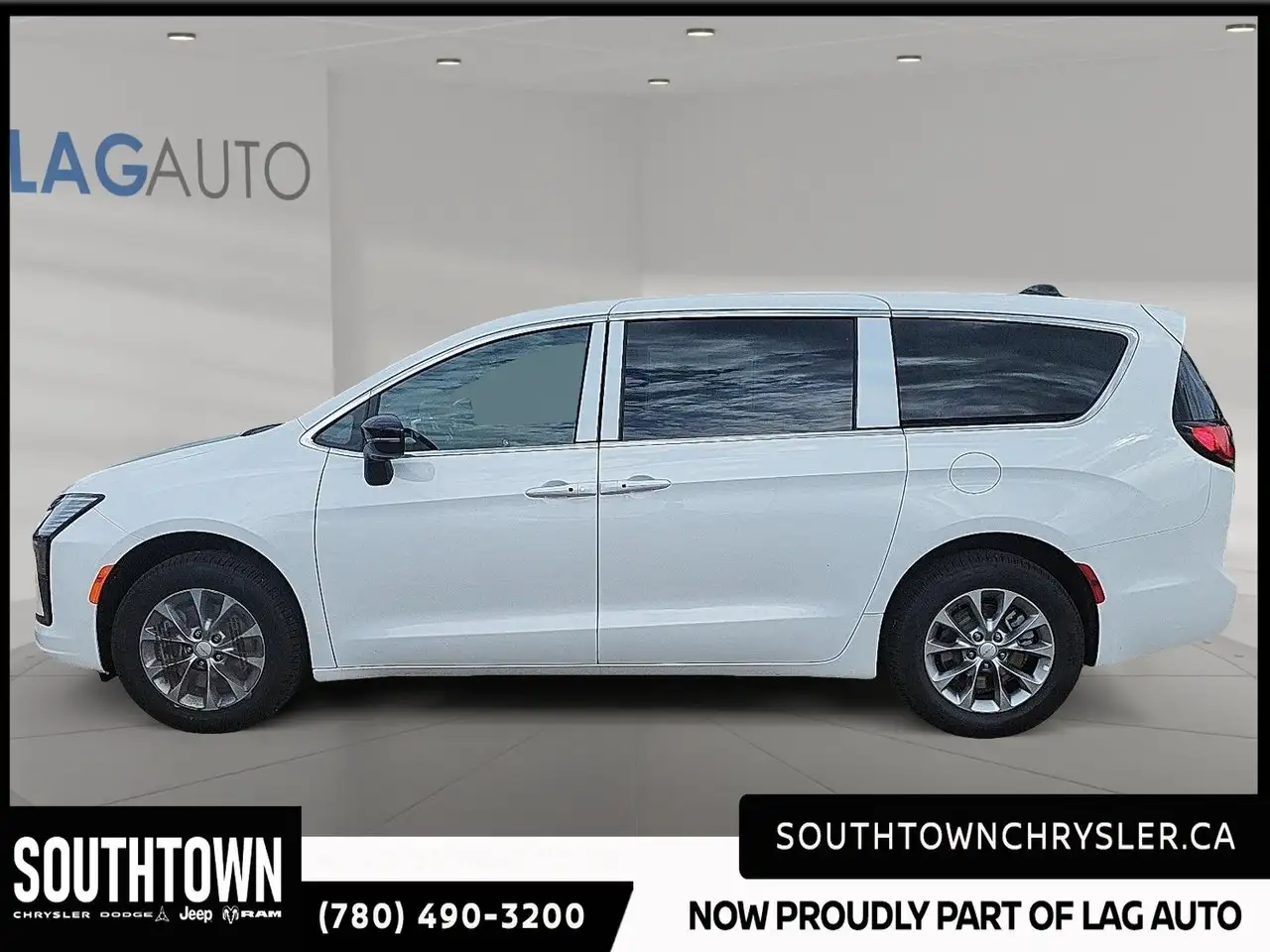 Chrysler Pacifica photo Chrysler Pacifica