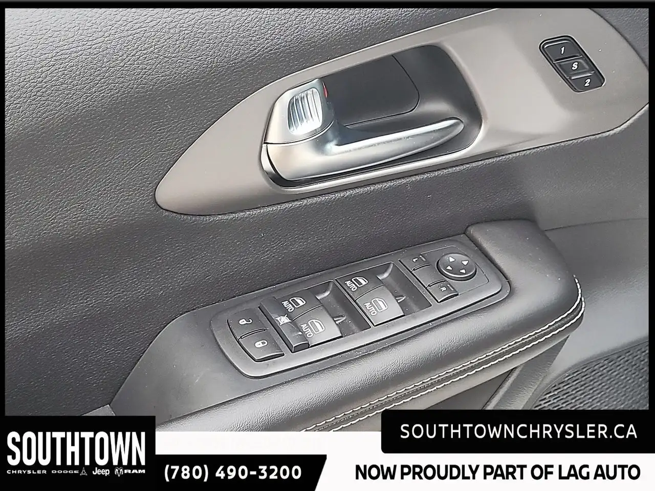Chrysler Pacifica photo Chrysler Pacifica