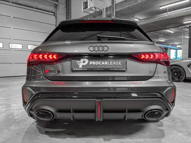 Audi RS3 Sportback 2.5 TFSI quattro/Pano/SCHALE//360°/SONO/