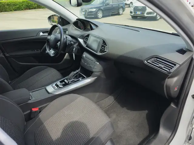 Peugeot 308 view 13
