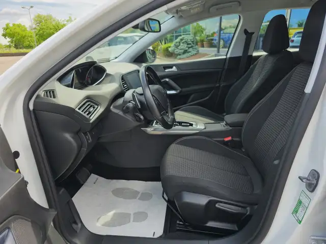 Peugeot 308 view 8
