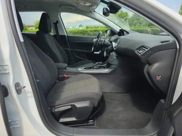 Peugeot 308 view 12
