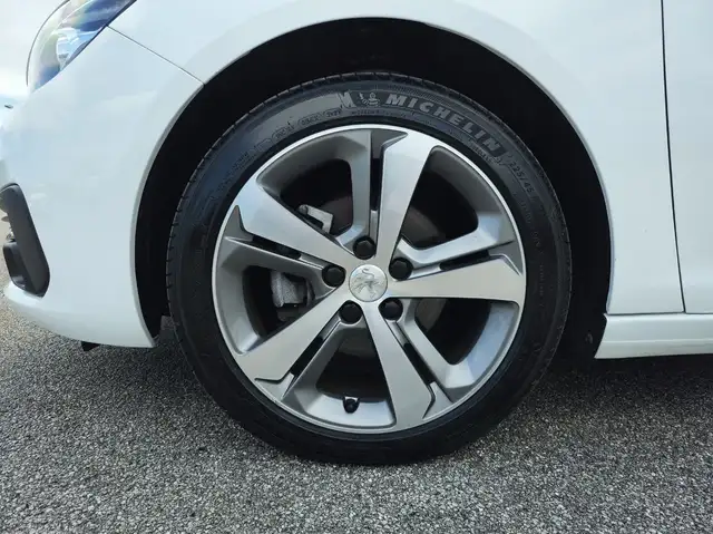 Peugeot 308 view 6
