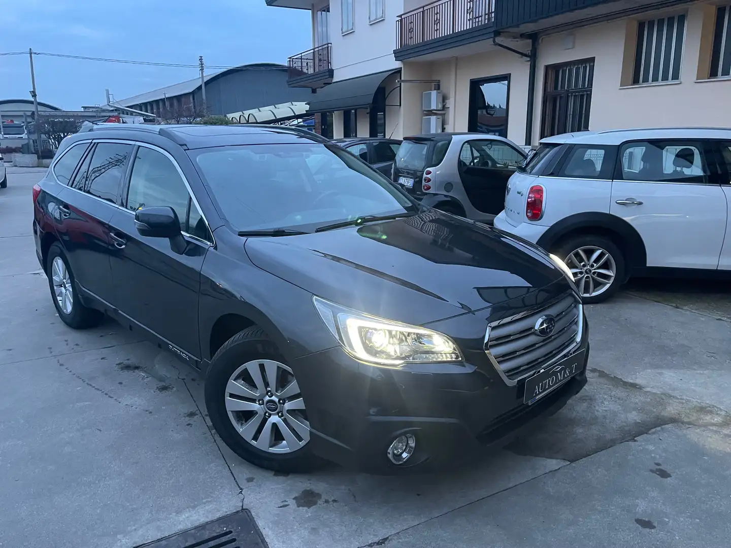 Subaru OUTBACK Outback 2.0d Style lineartronic siva - 1