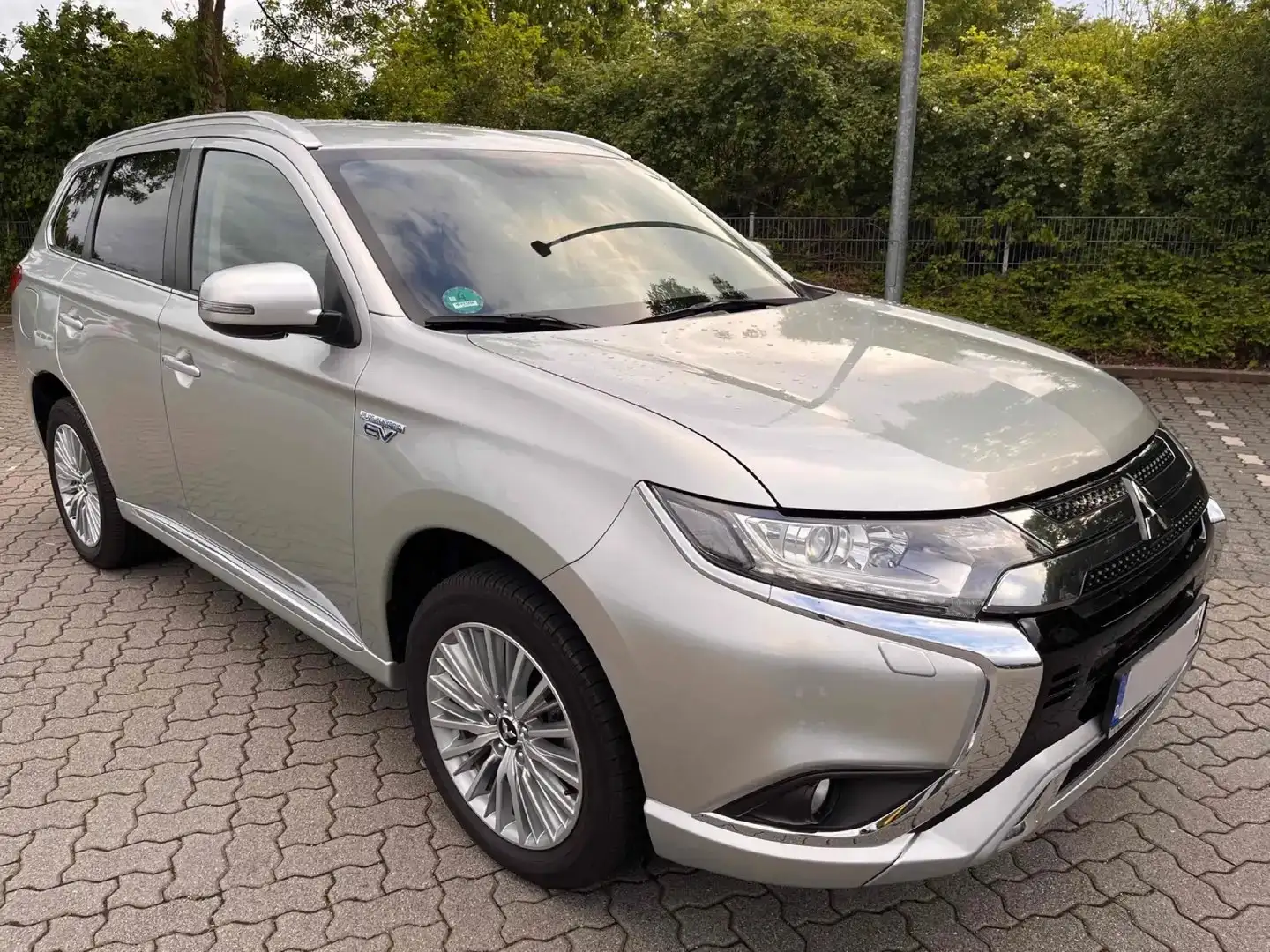 Mitsubishi Outlander 2.4l PHEV Twin Motor 4WD Business Argent - 1