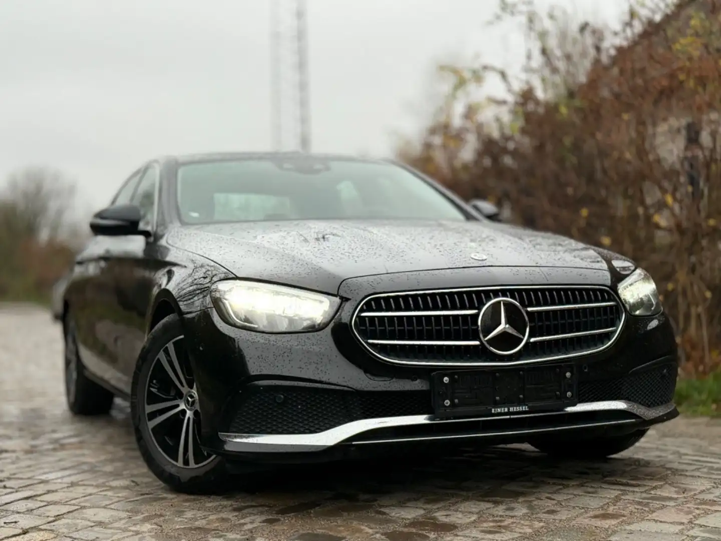 Mercedes-Benz E 220 E Limousine E 220 d*1ERH&LED&AMB&ACC*AHK* Noir - 1
