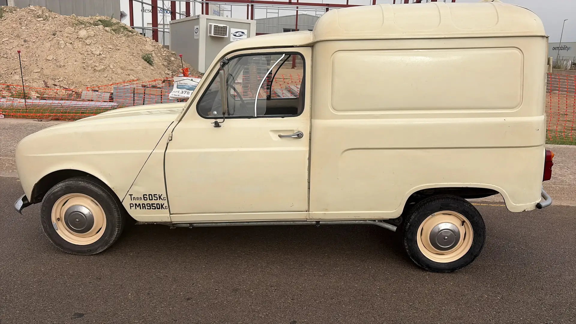 Renault R 4 Furgoneta Beige - 2