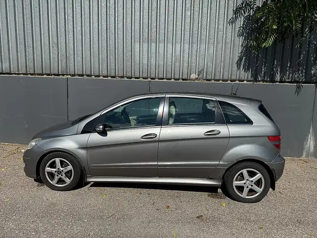 Mercedes-Benz B-Class view 2