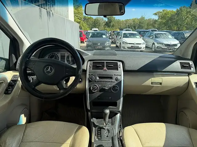 Mercedes-Benz B-Class view 9