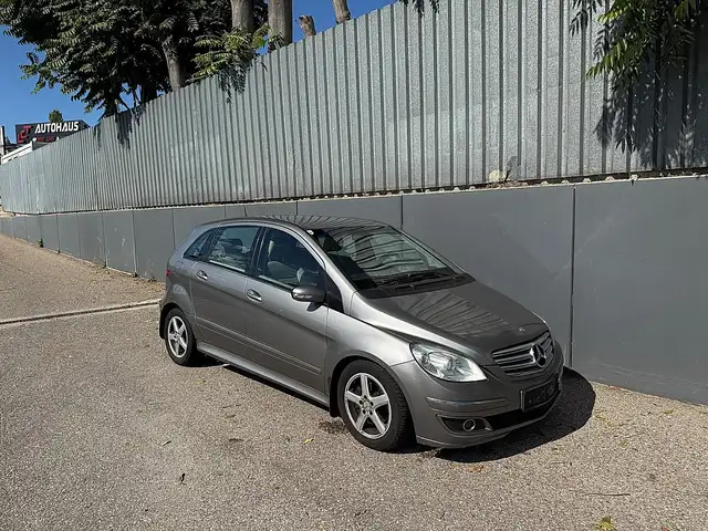 Mercedes-Benz B-Class view 4