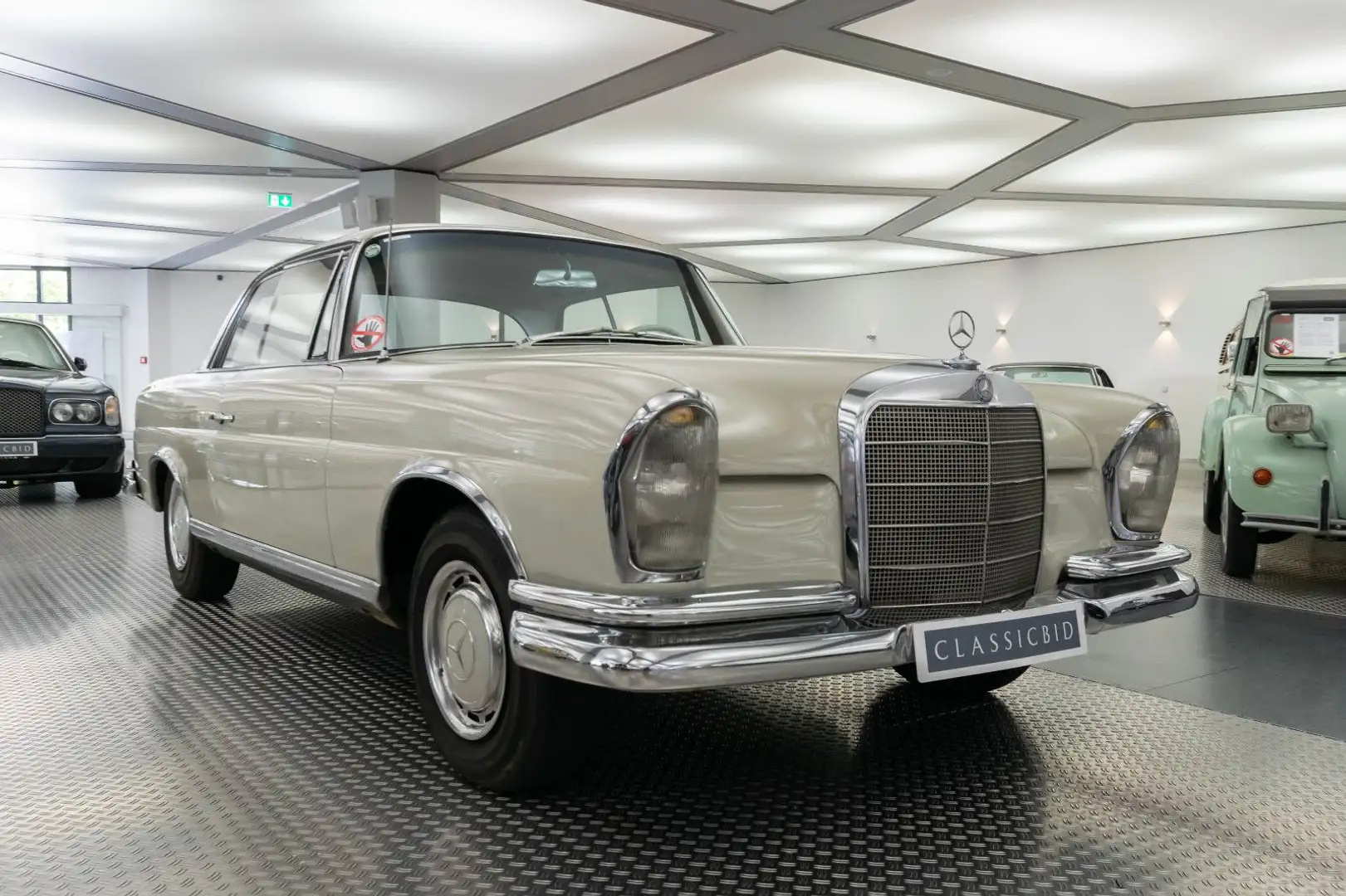 Mercedes-Benz 220 Beige - 2