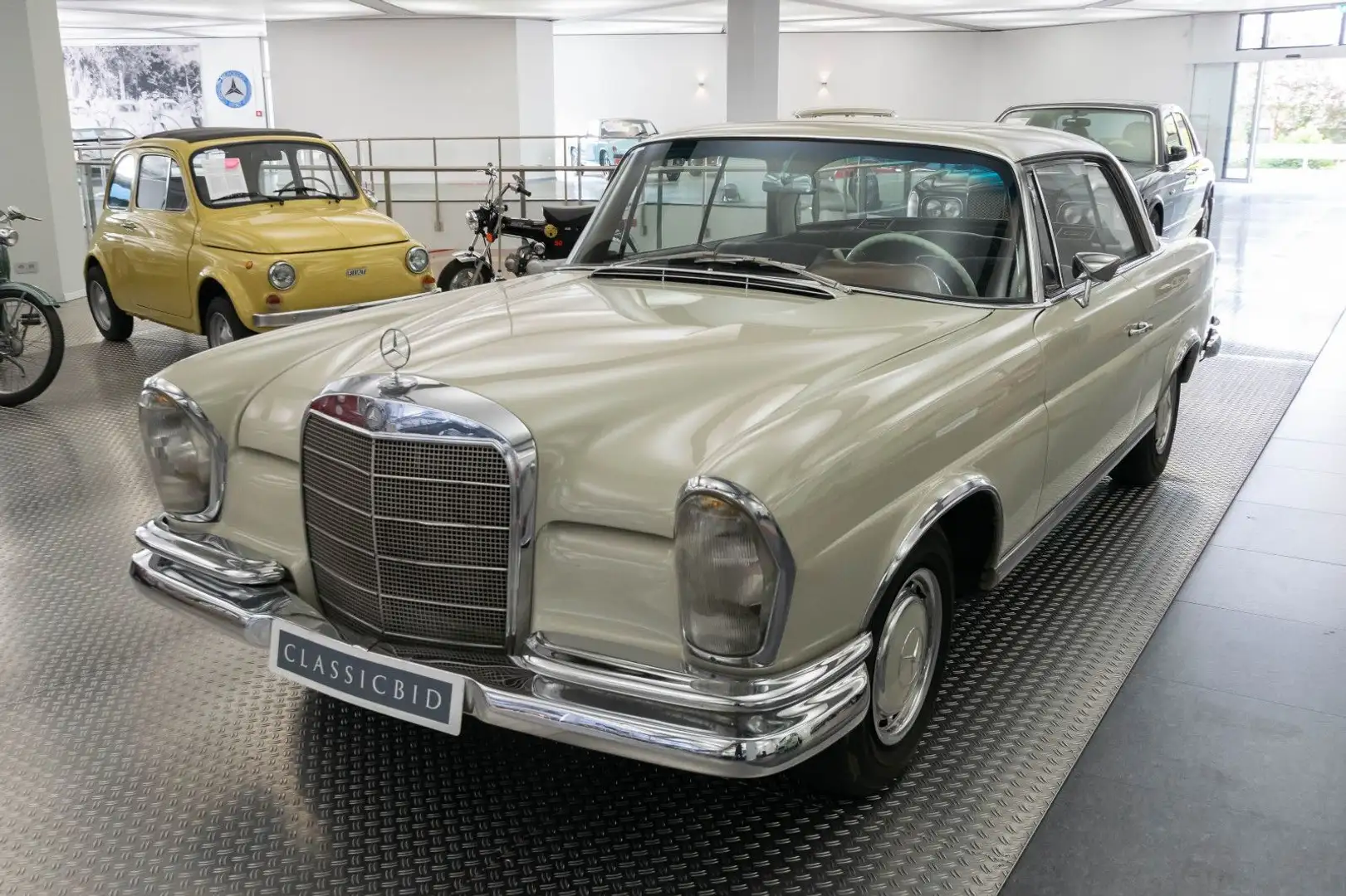 Mercedes-Benz 220 Beige - 1