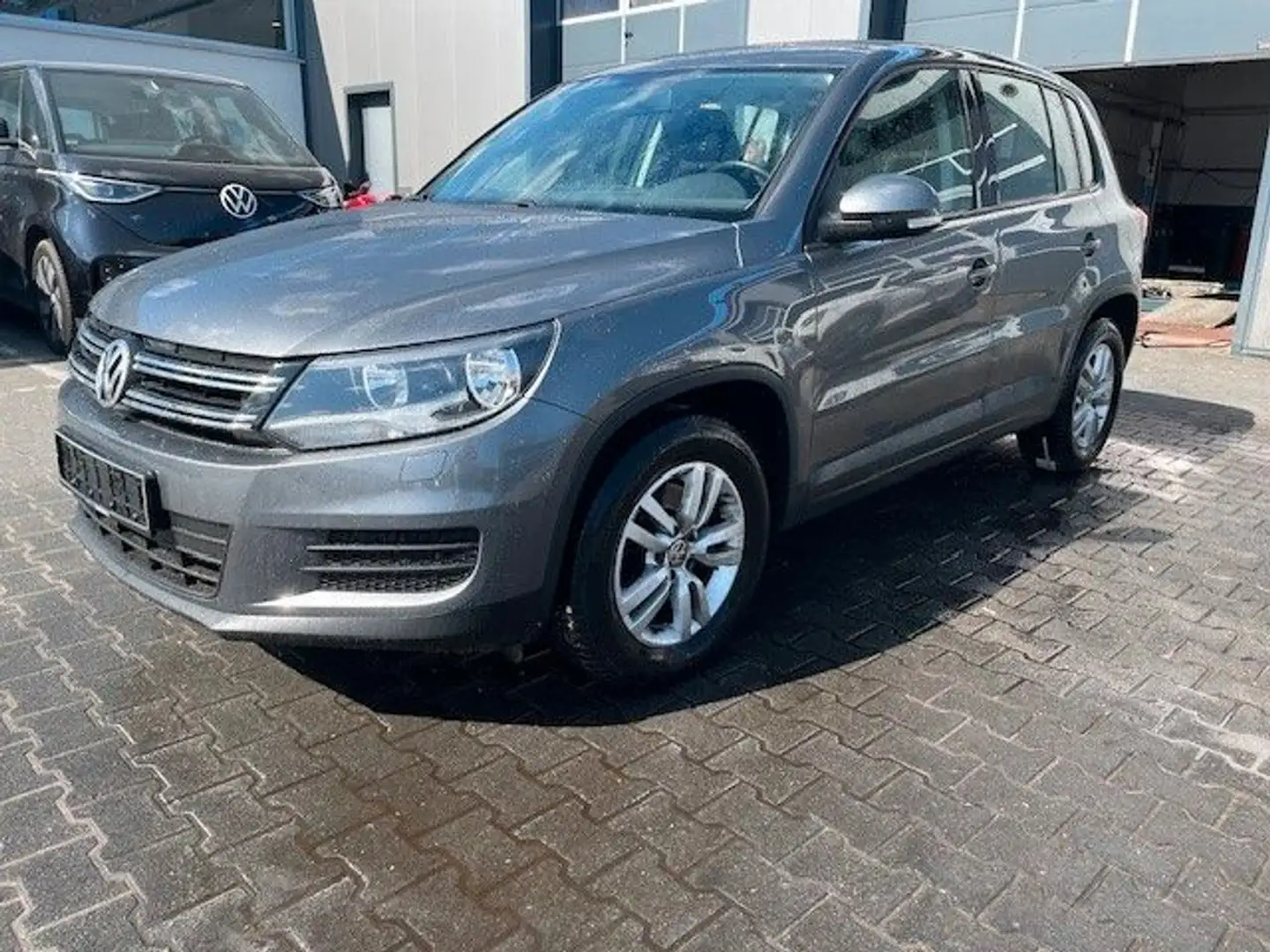 Volkswagen Tiguan 2.0 TSI Trend & Fun, Kupplung neu 2025 Grau - 1