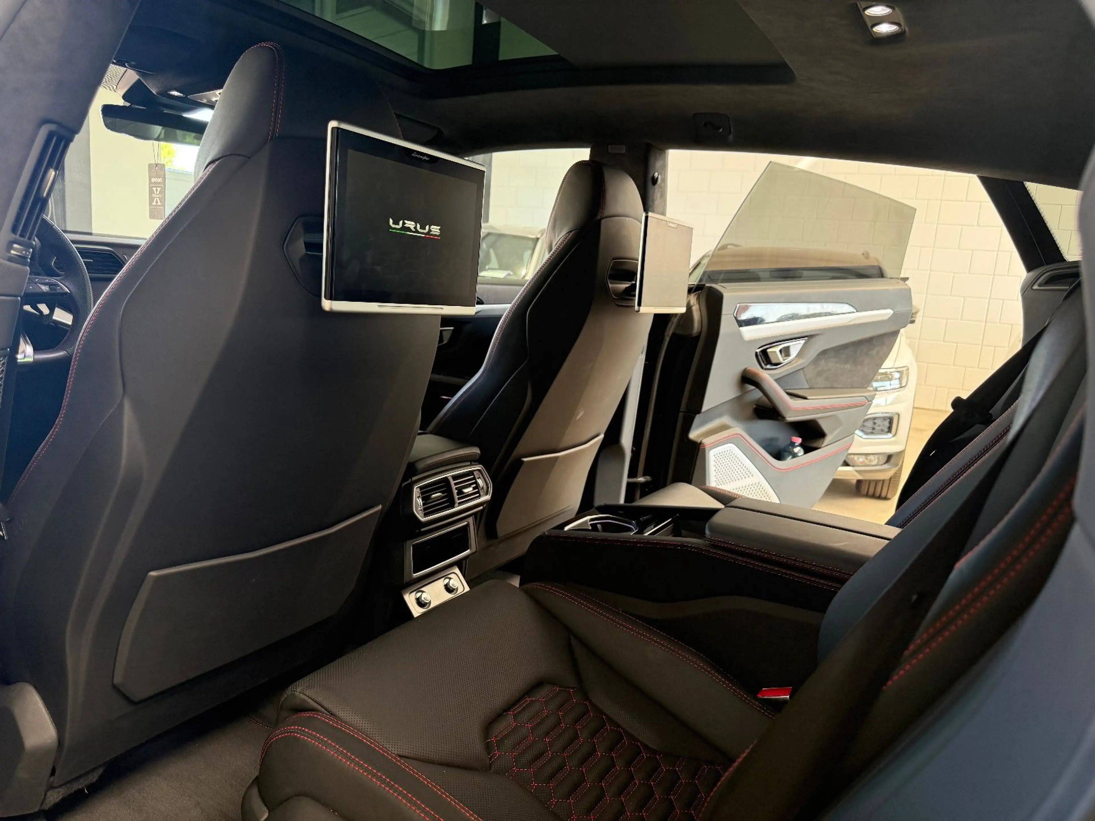 Lamborghini Urus 4,0*AKRAPOVIC-B&O-GARANTIE09/27-SERVICE NEU* — photo 7