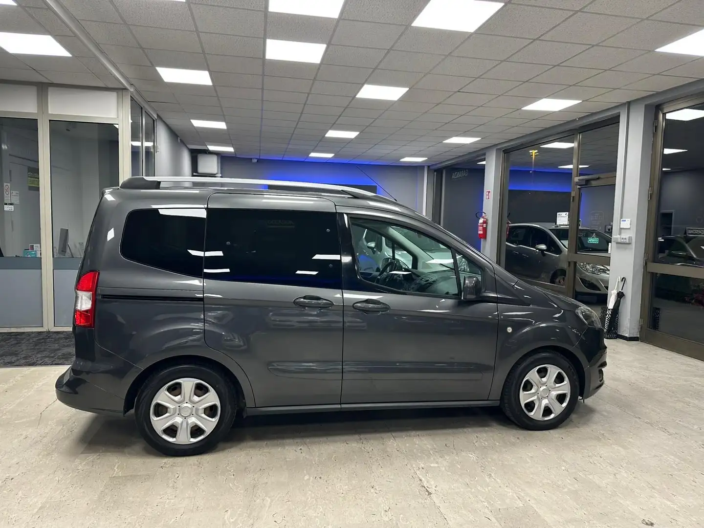 Ford Tourneo Courier Gris - 2