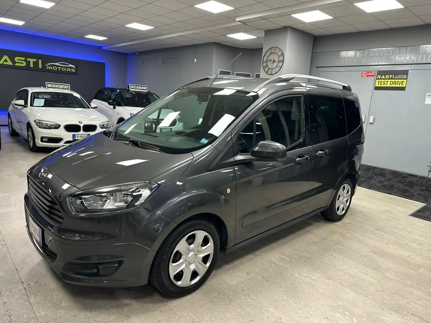 Ford Tourneo Courier Gris - 1