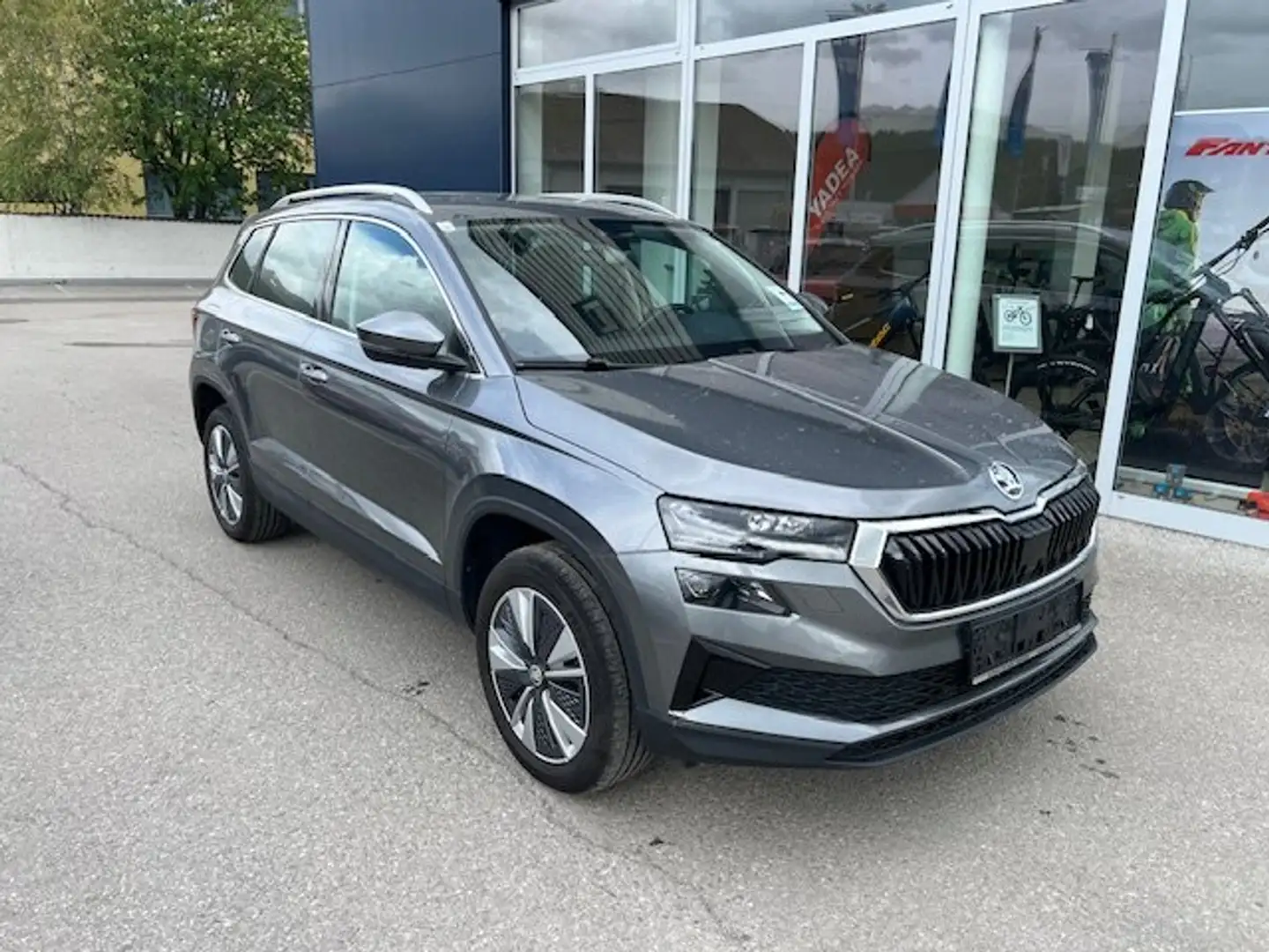 Skoda Karoq 1,5 TSI ACT DSG Style *37.000km*EZ 06/2023* Grau - 1