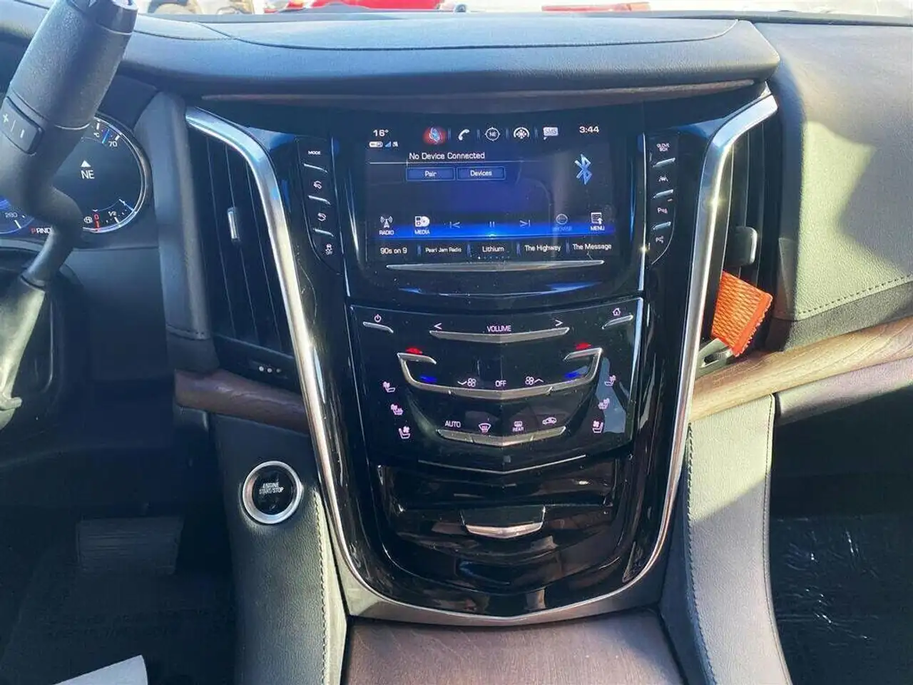Cadillac Escalade снимка Cadillac Escalade