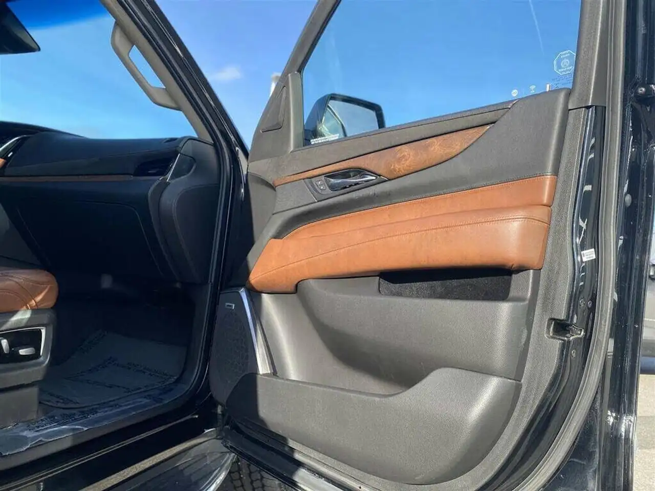 Cadillac Escalade снимка Cadillac Escalade