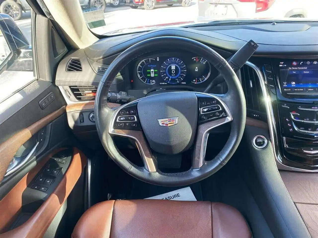 Cadillac Escalade снимка Cadillac Escalade