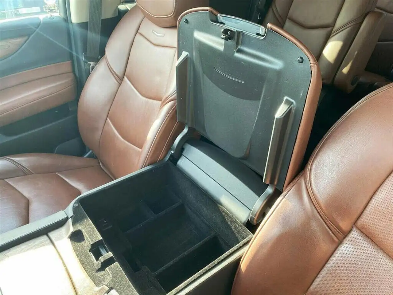 Cadillac Escalade снимка Cadillac Escalade
