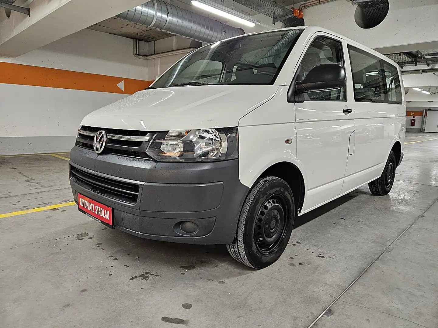 Volkswagen T5 Kombi 2,0 Entry TDI BMT D-PF Blanc - 1