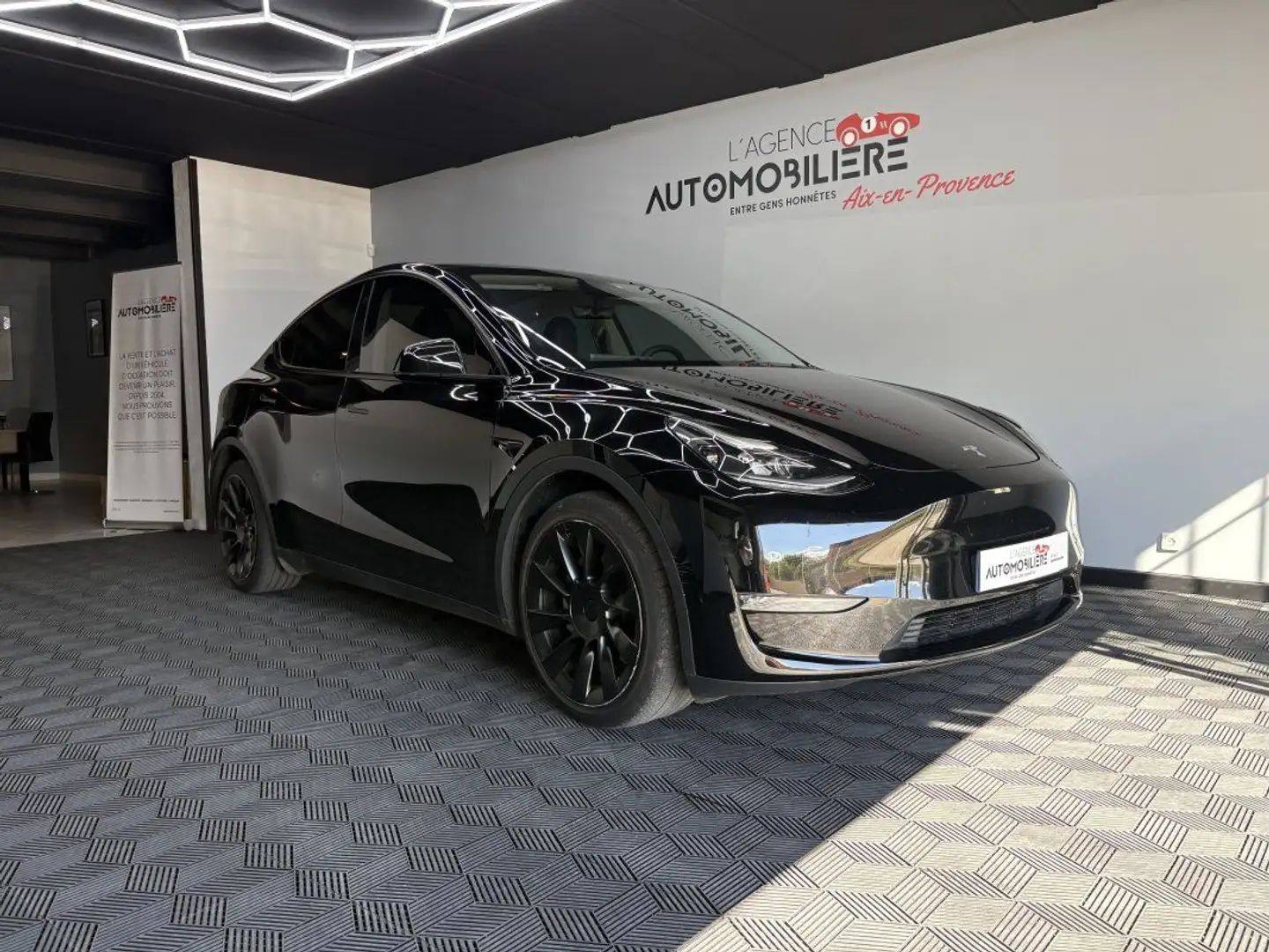 Tesla Model Y Long Range AWD – 79 kWh Noir - 1
