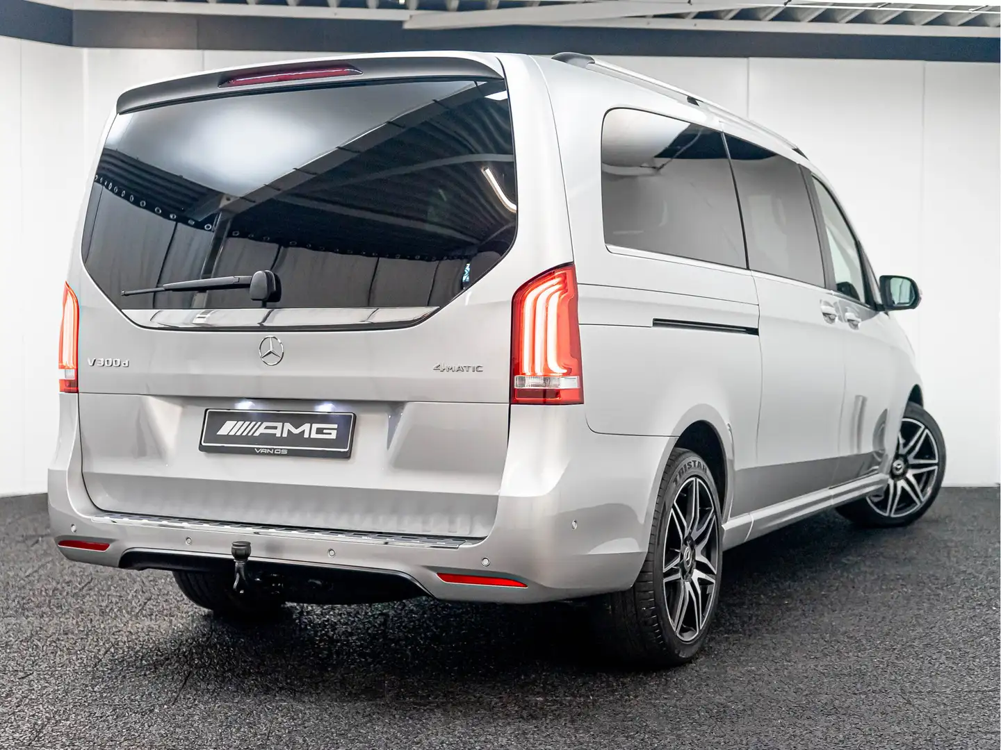 Mercedes-Benz V 300 V 300d 4MATIC DC AMG Line | 19 inch AMG | Compleet Grijs - 2