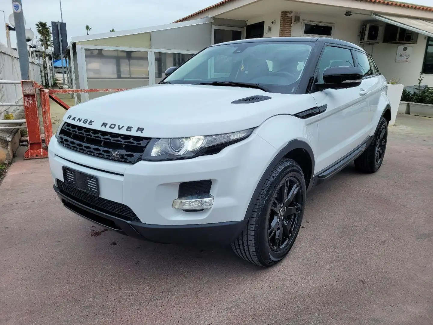 Land Rover 2.2 SD4 Cou. Prestige Biały - 1