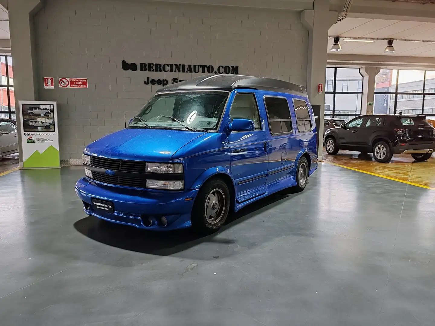 Chevrolet Astro Special Edition - 1