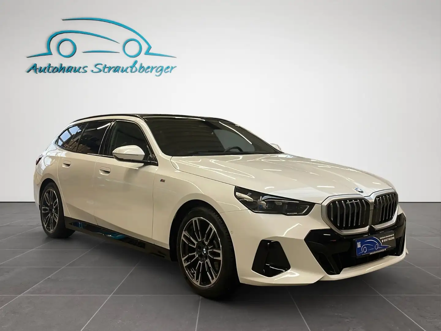 BMW 520 d Touring M Sport AHK ACC HUD 360° H/K PANO Weiß - 2
