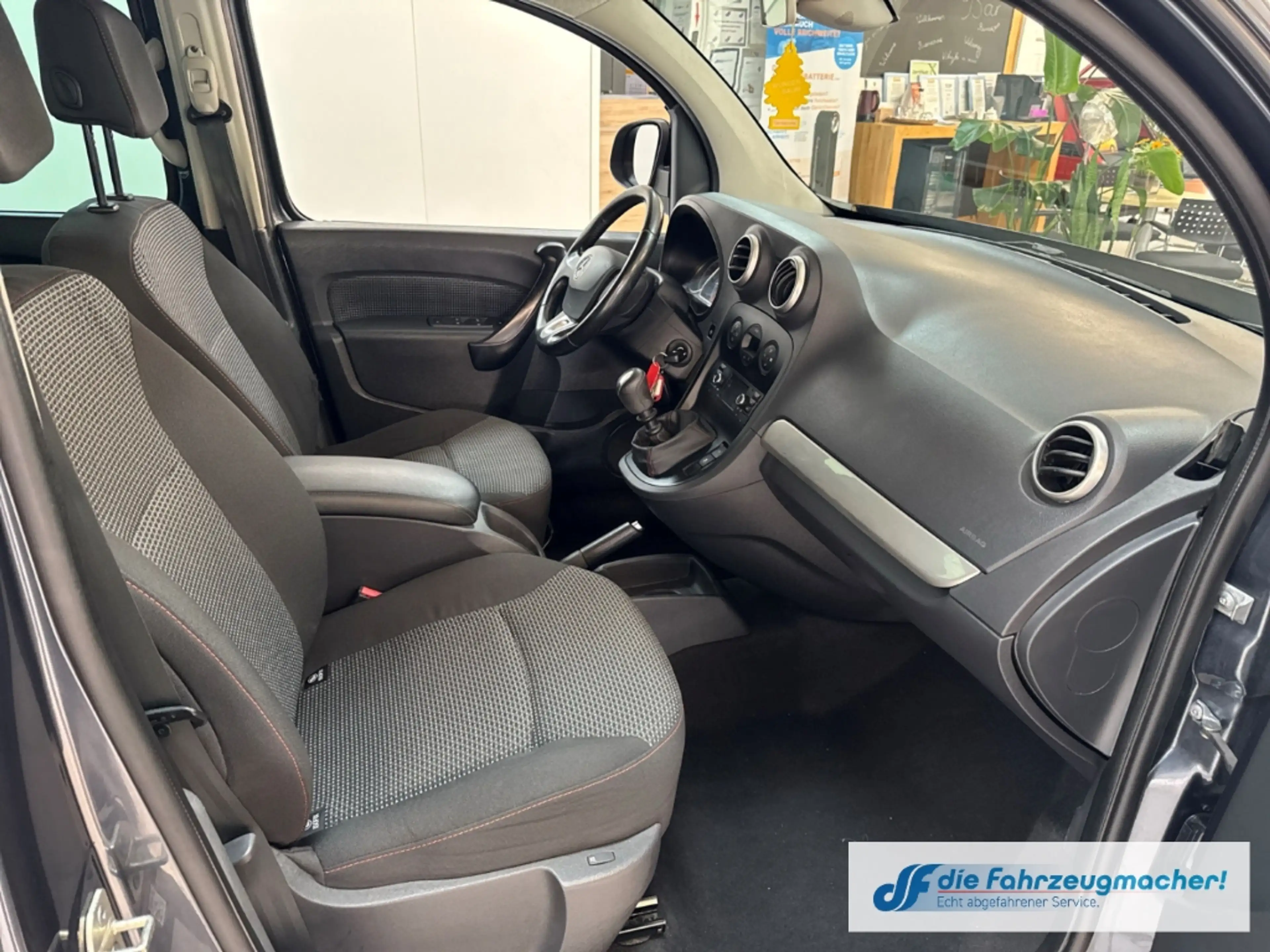 Mercedes-Benz Citan 111 CDI lang Tourer Edition Klimaautom SHZ Temp P — photo 9