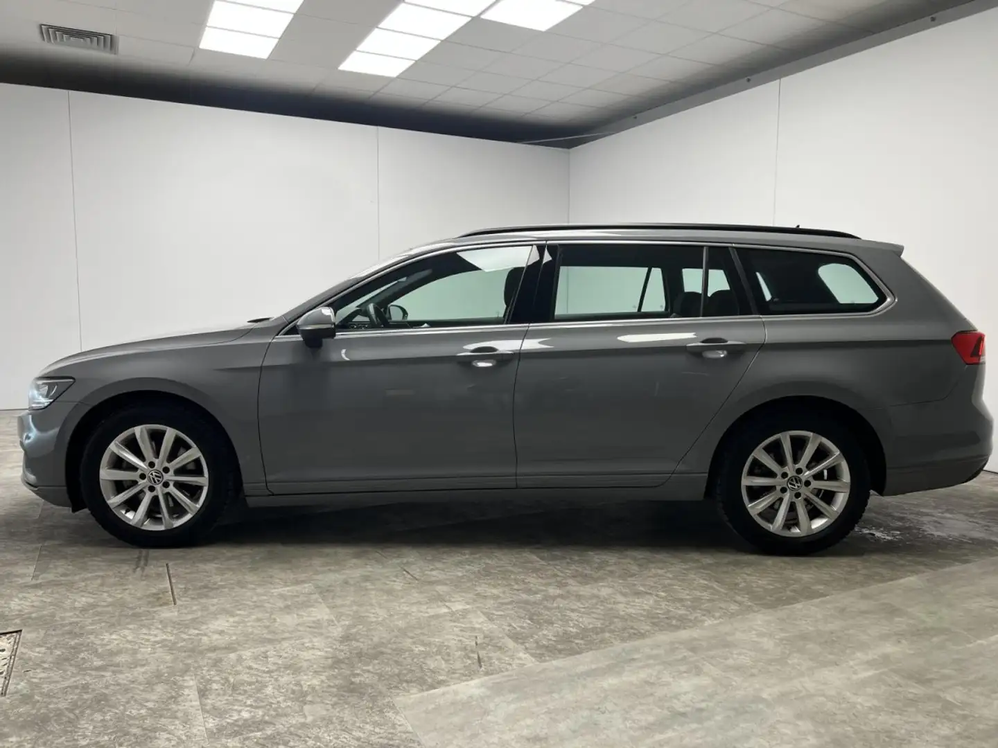 Volkswagen Passat Variant 1.5 TSI DSG Business Klima Navi Rückfahrkamera Grau - 2