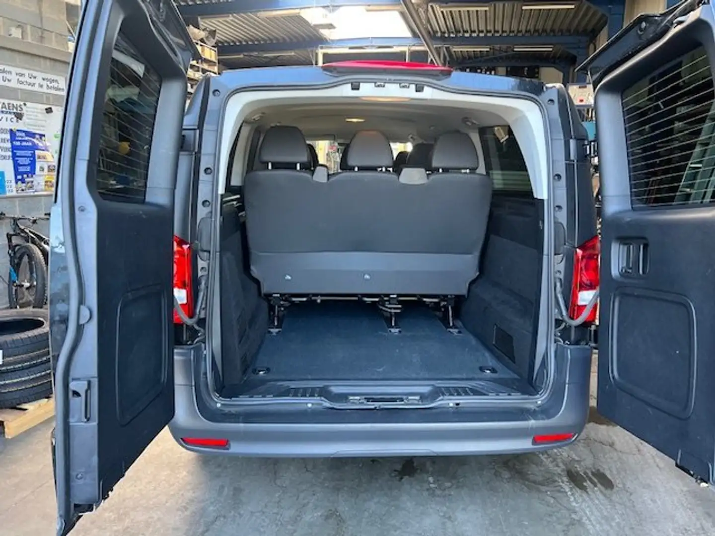 Mercedes-Benz Vito 114 tourer 9 pl €34500 ex btw XXL A3 Zwart - 2