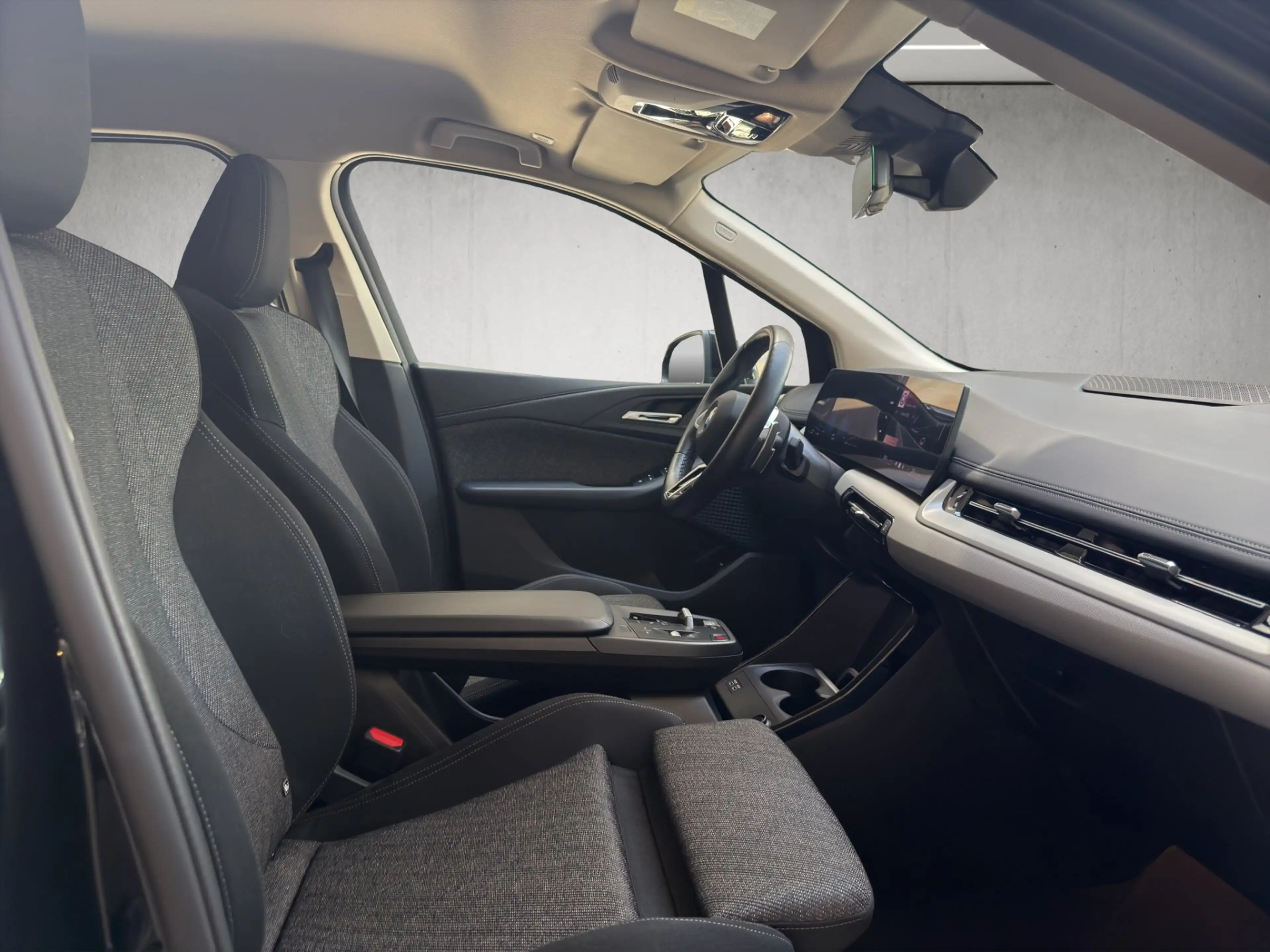 BMW 223 d xDrive — photo 15