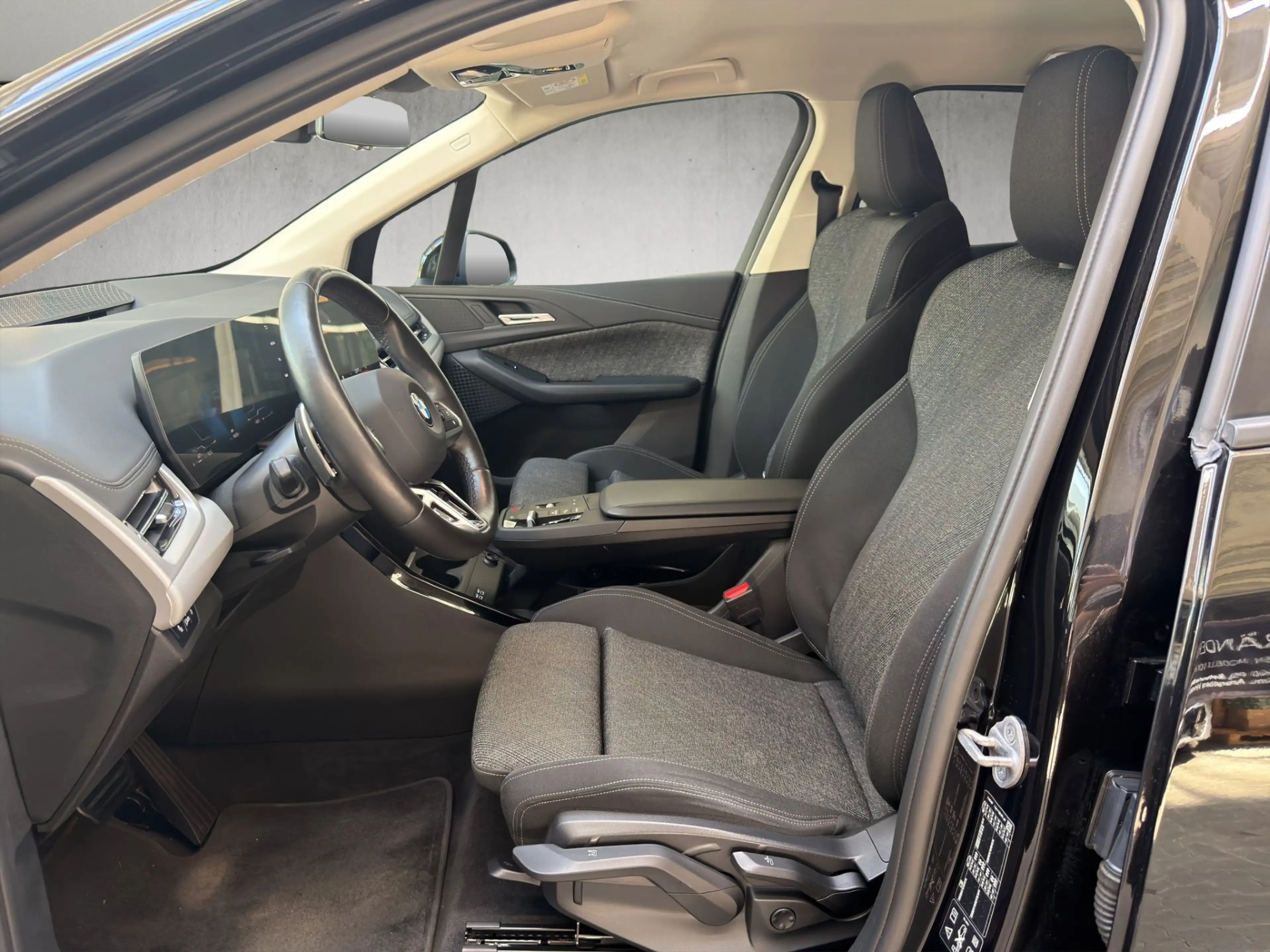 BMW 223 d xDrive — photo 9