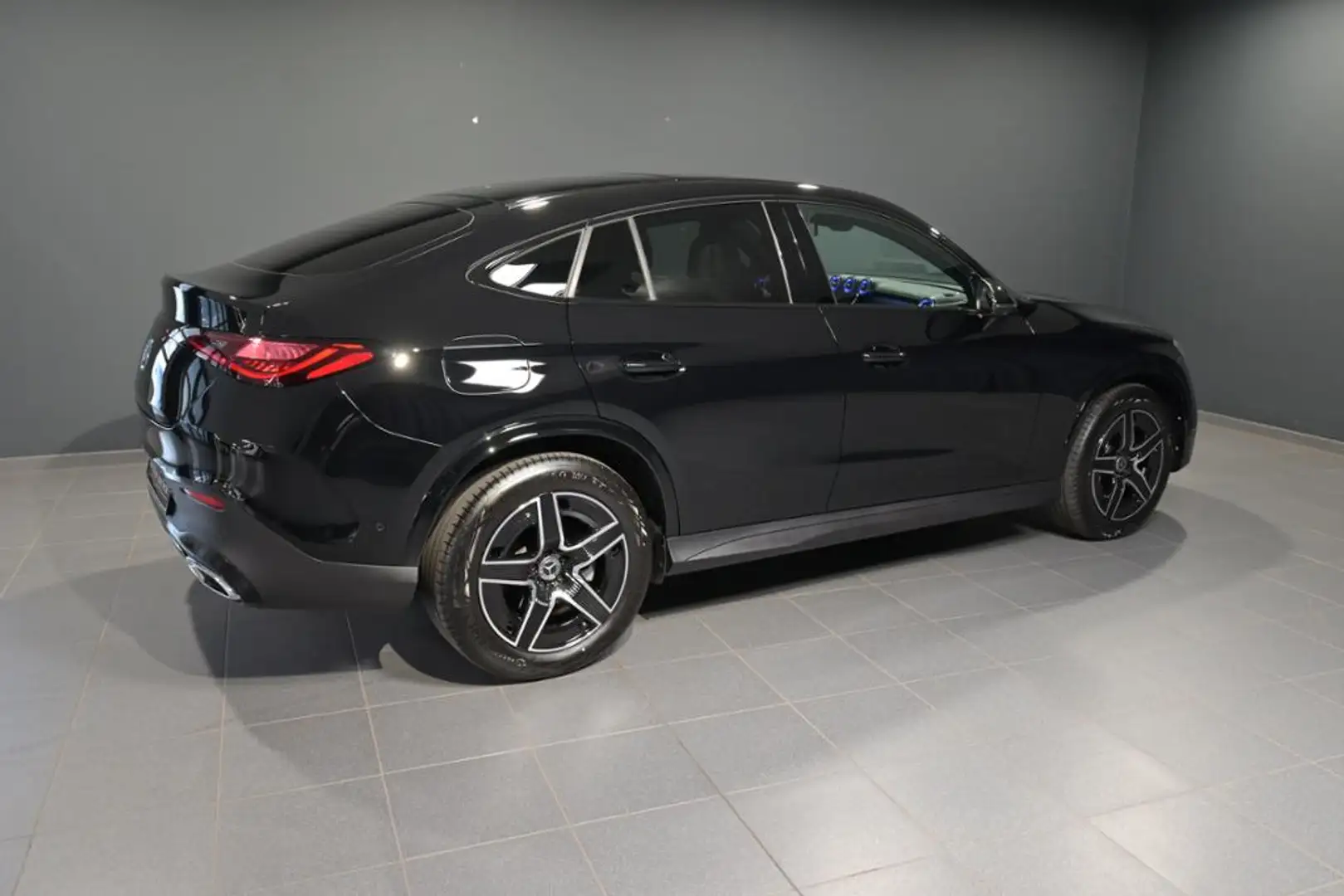 Mercedes-Benz GLC 200 d 4MATIC Coupé Night SpurW Sport LM PDC Schwarz - 2
