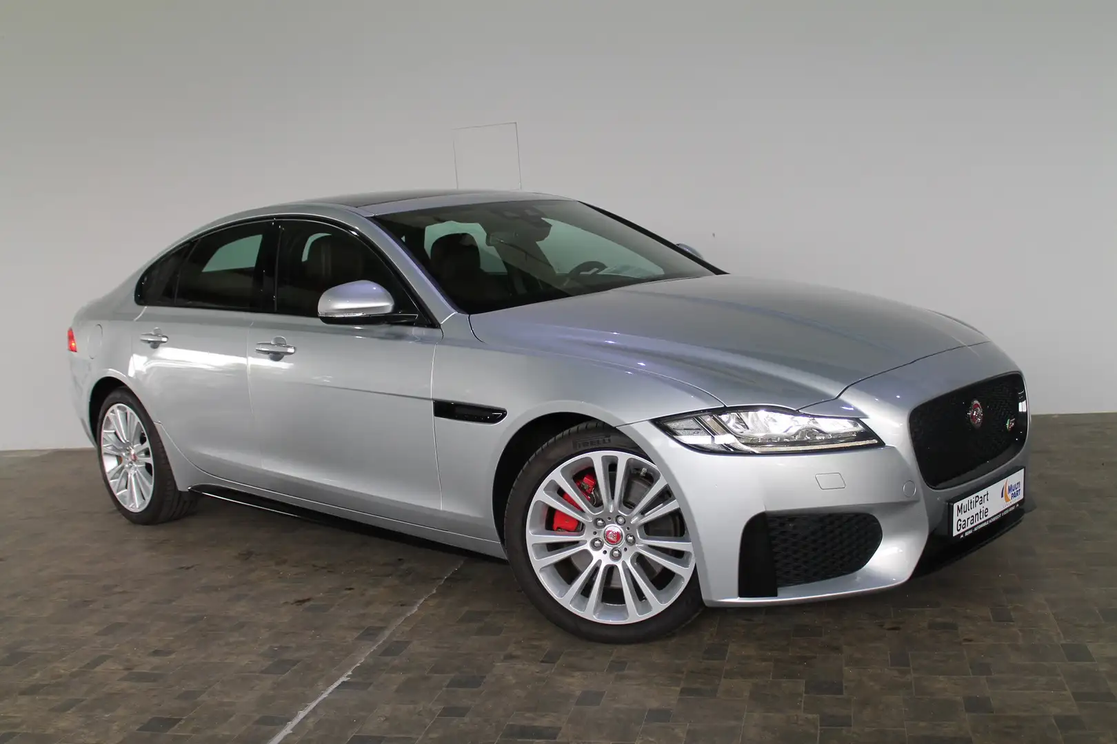 Jaguar XF 3,0 S AWD 380PS, LED, Pano, Meridian, 19" Argent - 2
