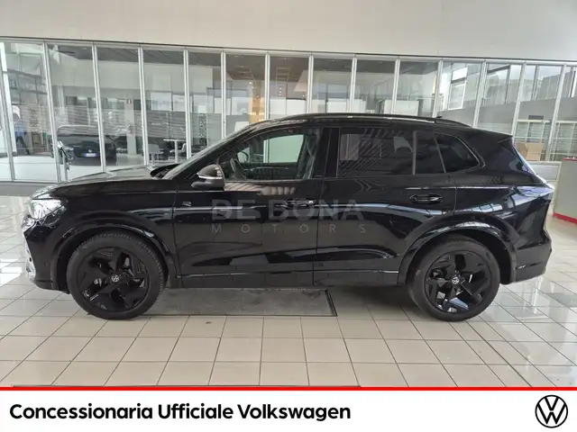 Volkswagen Tiguan view 2