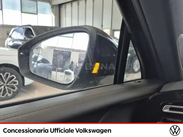 Volkswagen Tiguan view 21