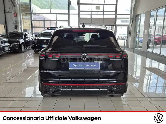 Volkswagen Tiguan view 3