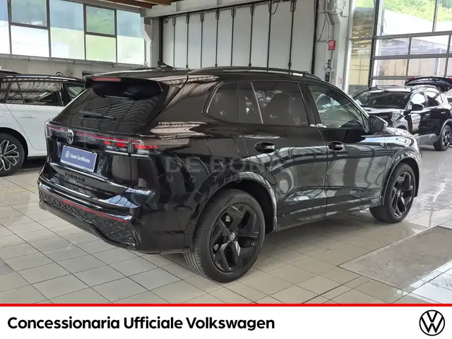 Volkswagen Tiguan view 4