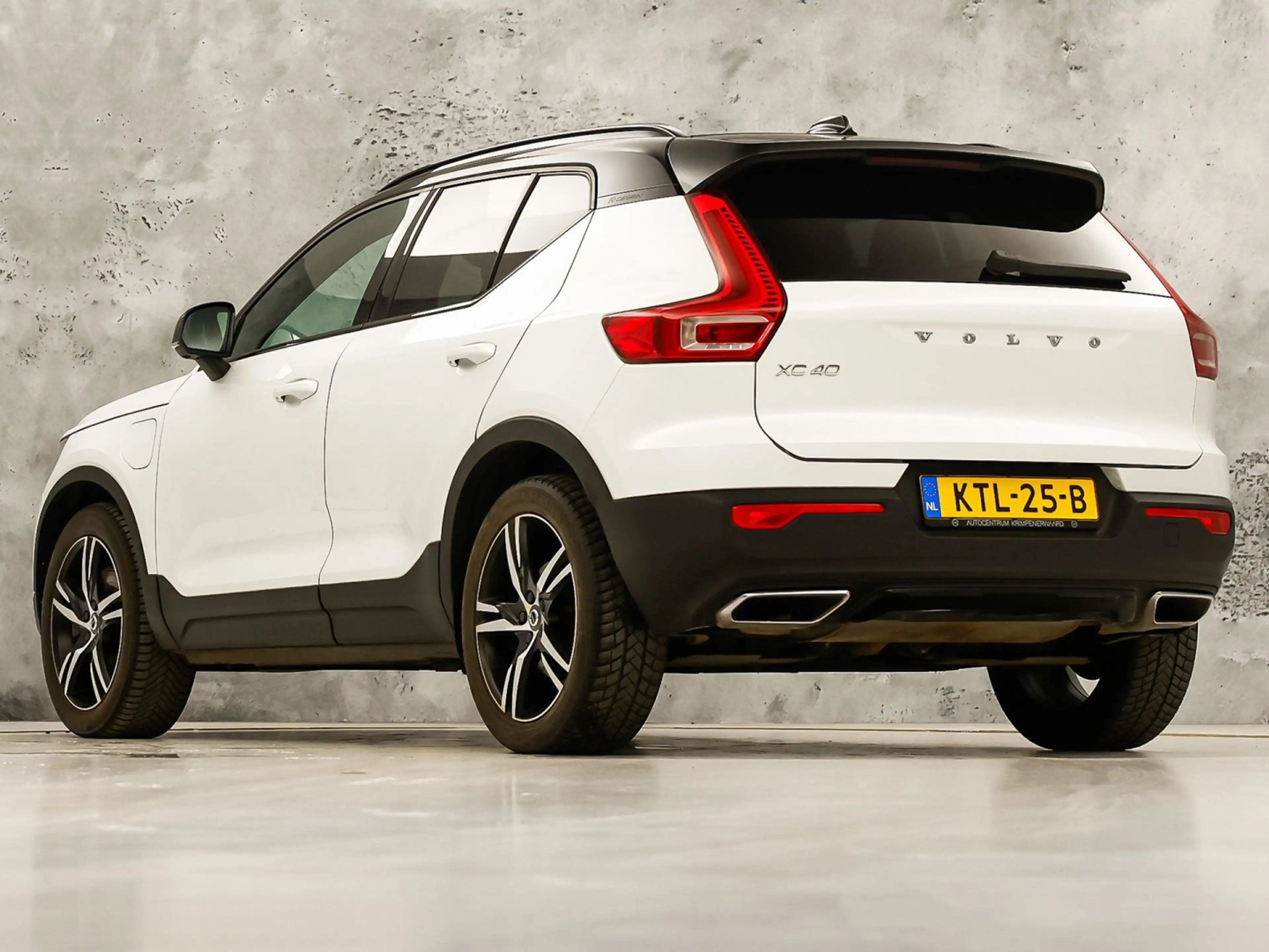 Volvo XC40 1.5 T5 Twin Engine R-Design 252Pk Automaat (PANORA — photo 3