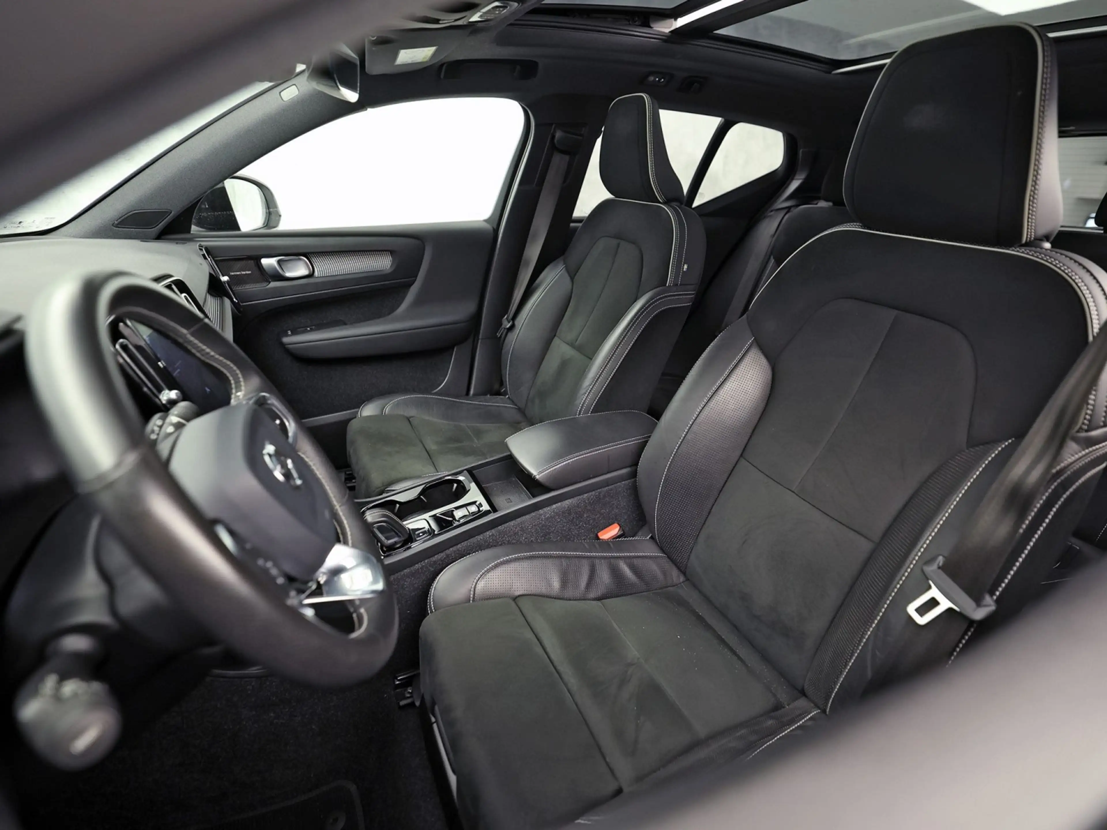 Volvo XC40 1.5 T5 Twin Engine R-Design 252Pk Automaat (PANORA — photo 16