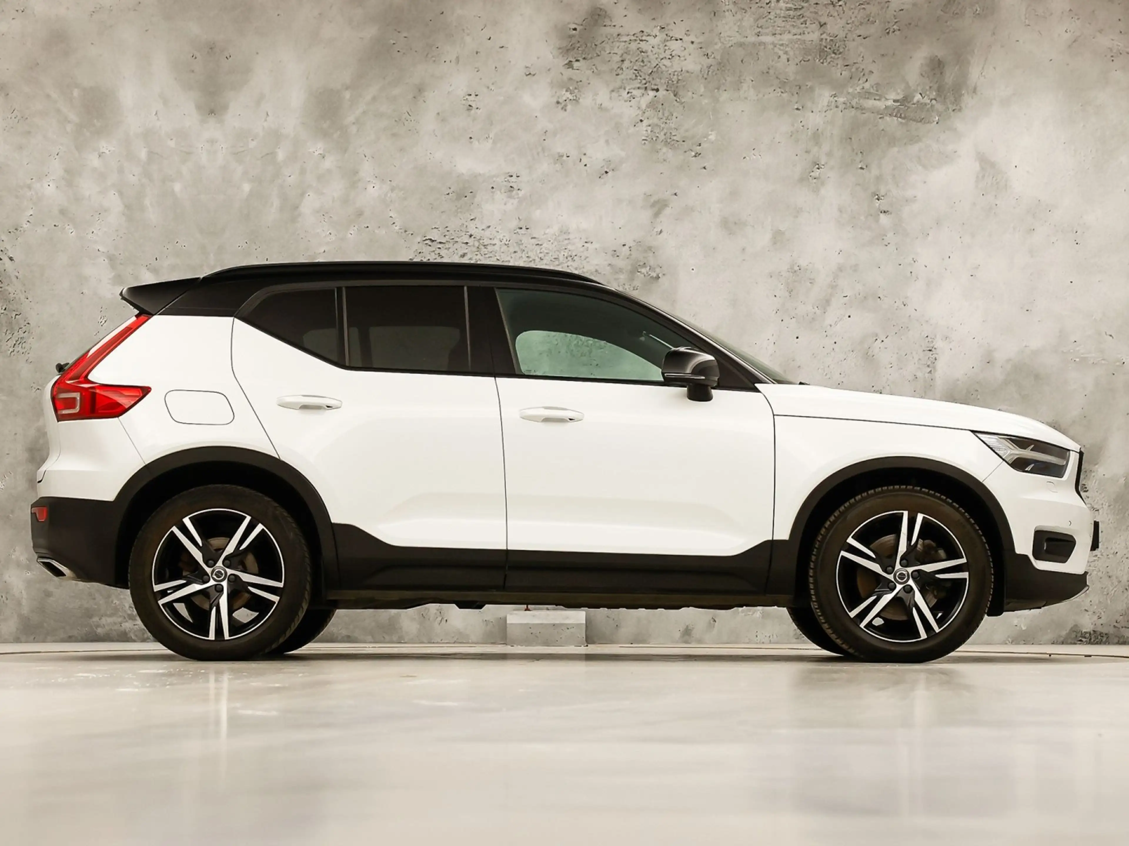 Volvo XC40 1.5 T5 Twin Engine R-Design 252Pk Automaat (PANORA — photo 4