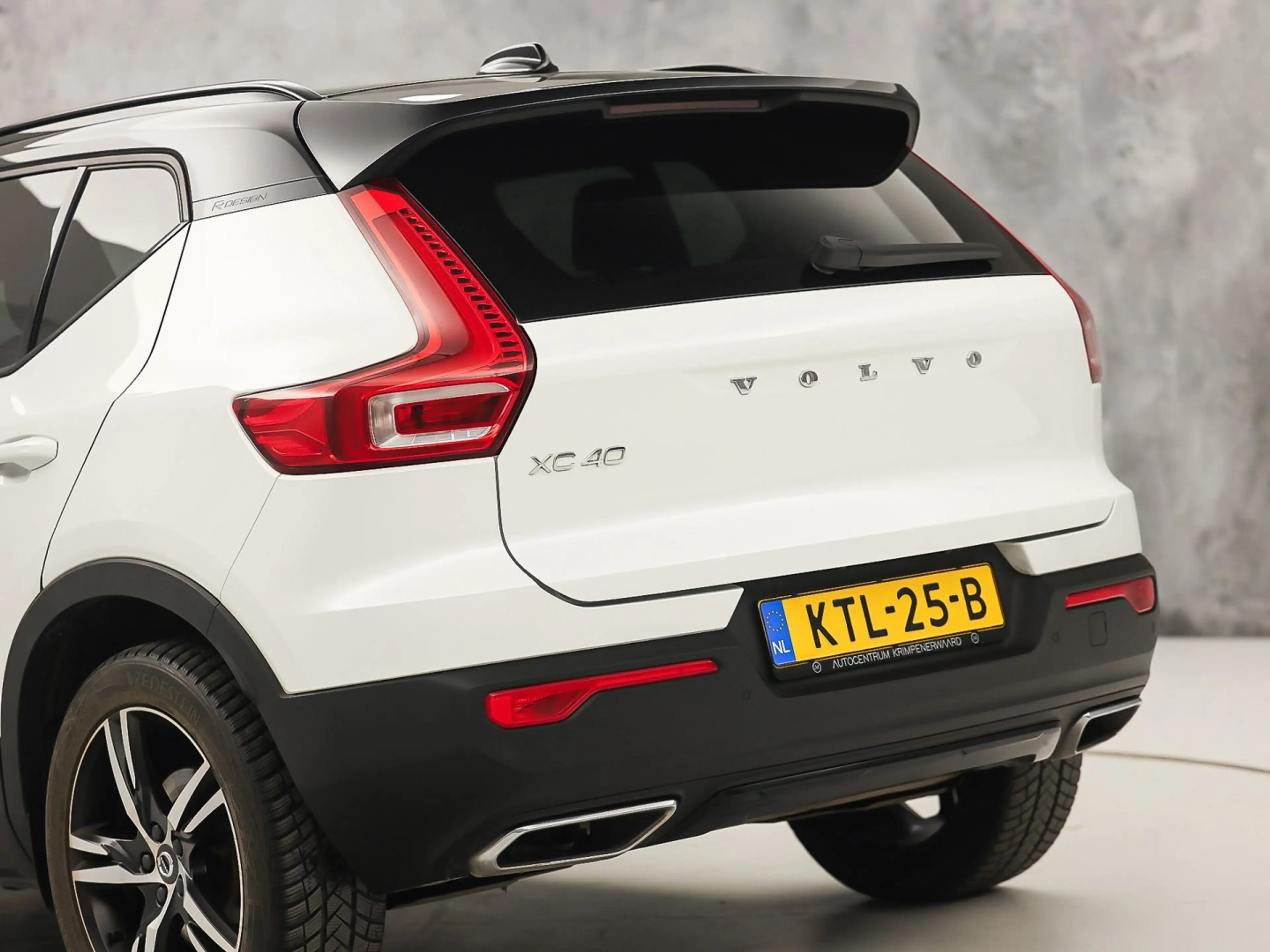Volvo XC40 1.5 T5 Twin Engine R-Design 252Pk Automaat (PANORA — photo 19
